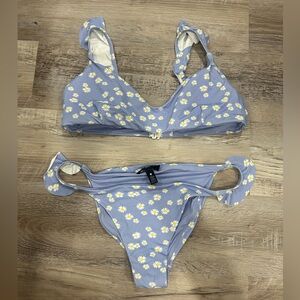 NWOT aqua daisy print bikini